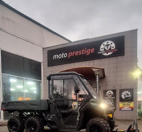 Traxter z pługiem Can-am 